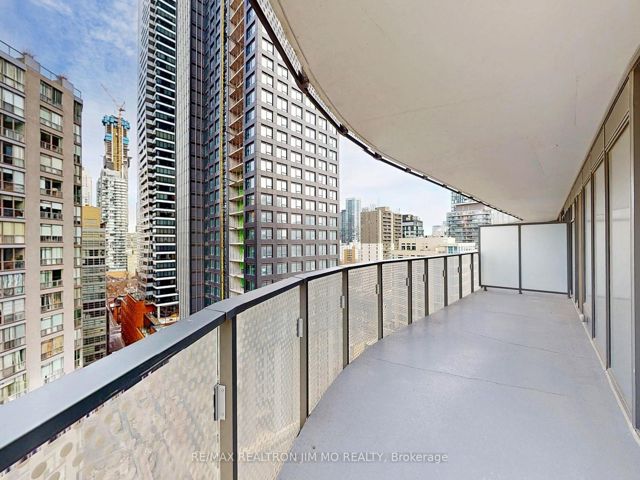 1208 - 11 Wellesley St W