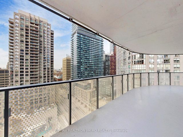 1208 - 11 Wellesley St W