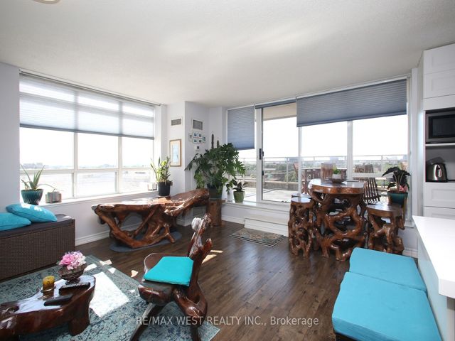 905 - 650 Lawrence Ave W