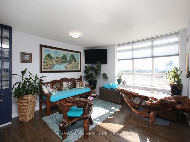 905 - 650 Lawrence Ave W