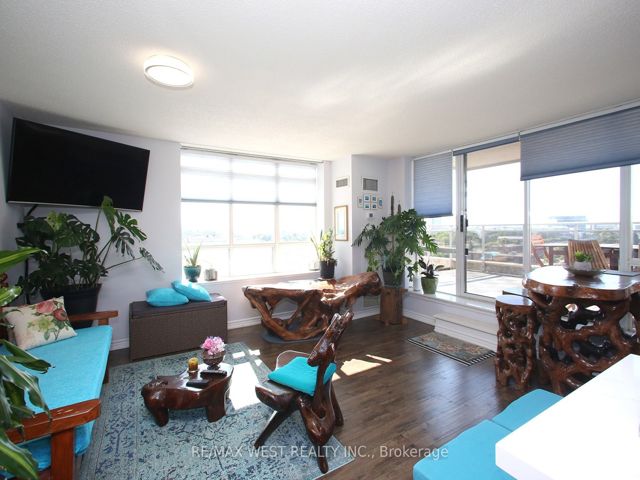905 - 650 Lawrence Ave W