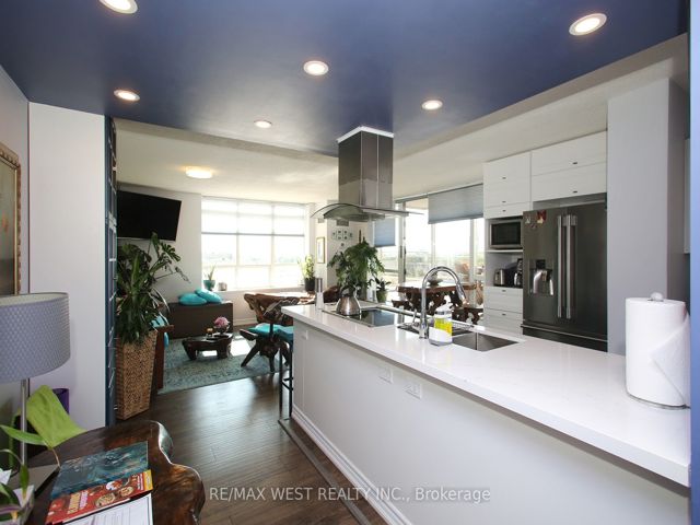 905 - 650 Lawrence Ave W