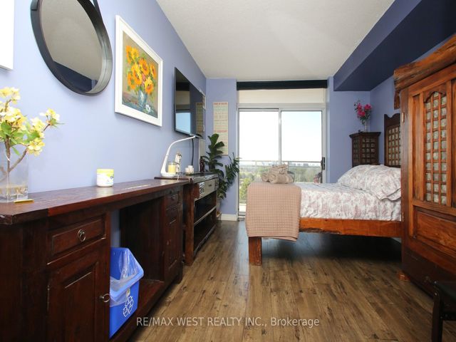 905 - 650 Lawrence Ave W