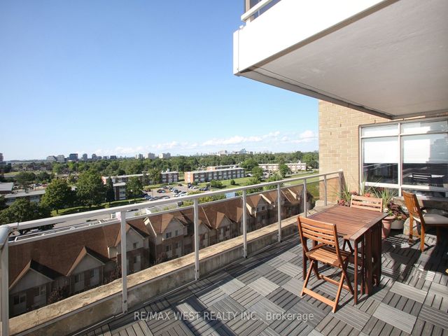 905 - 650 Lawrence Ave W