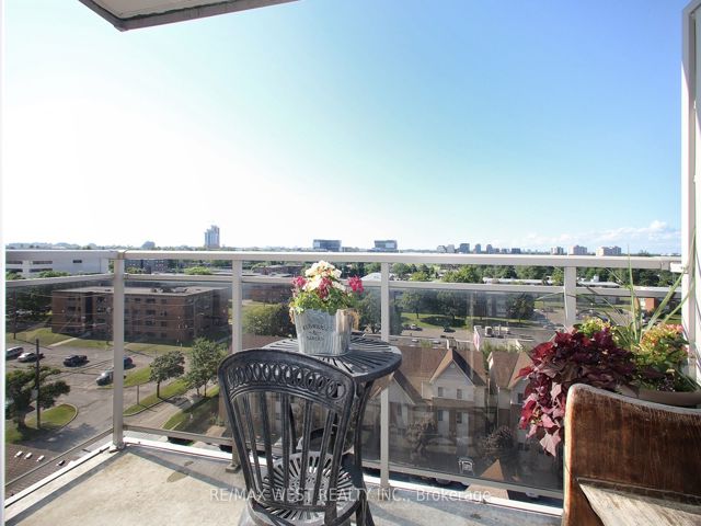 905 - 650 Lawrence Ave W