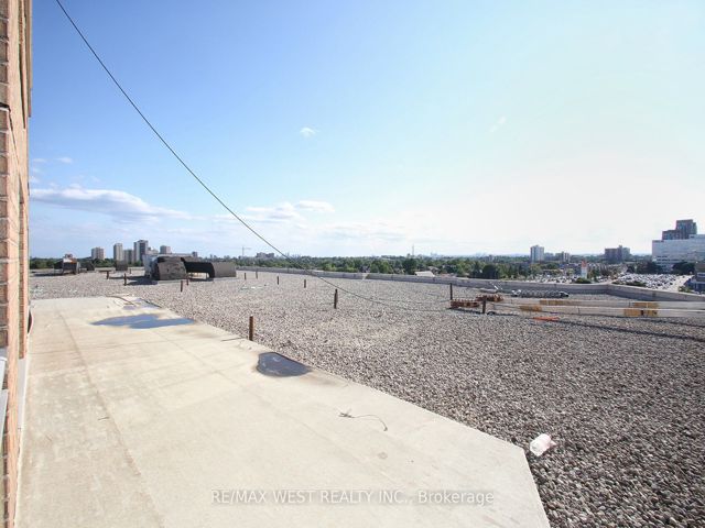 905 - 650 Lawrence Ave W