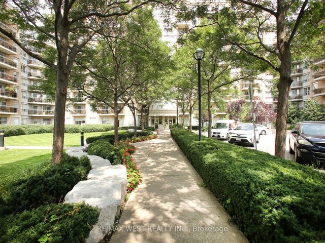 905 - 650 Lawrence Ave W