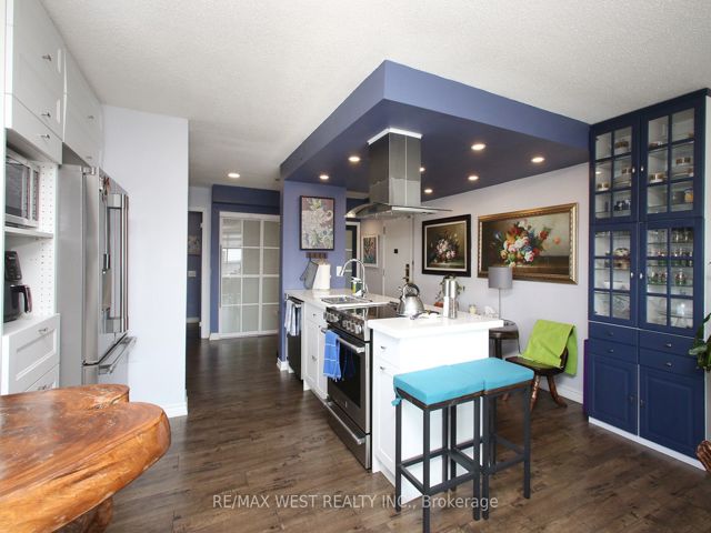 905 - 650 Lawrence Ave W