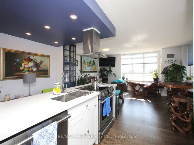 905 - 650 Lawrence Ave W