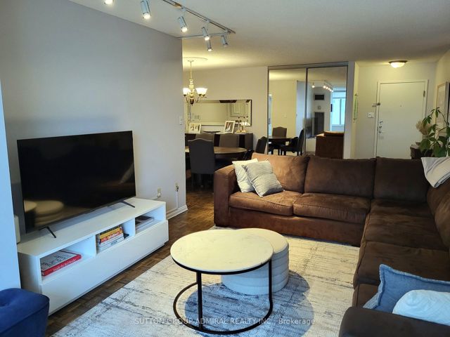 1009 - 3000 Bathurst St