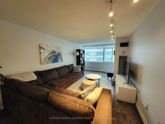 1009 - 3000 Bathurst St