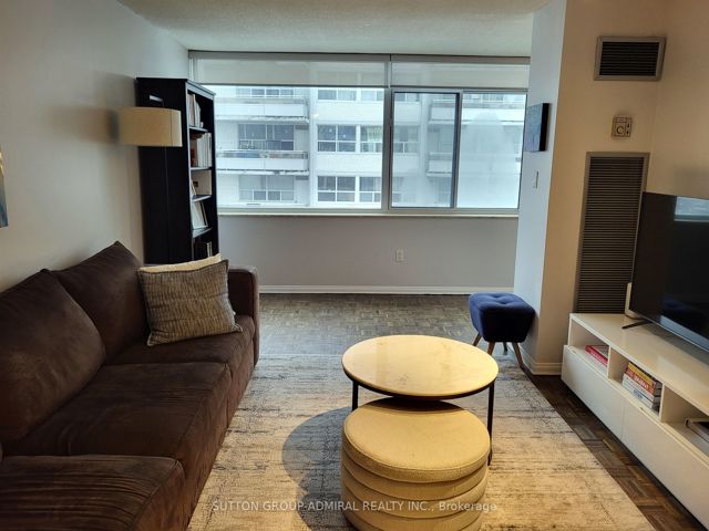 1009 - 3000 Bathurst St