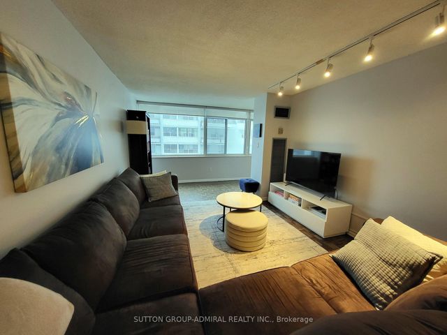 1009 - 3000 Bathurst St