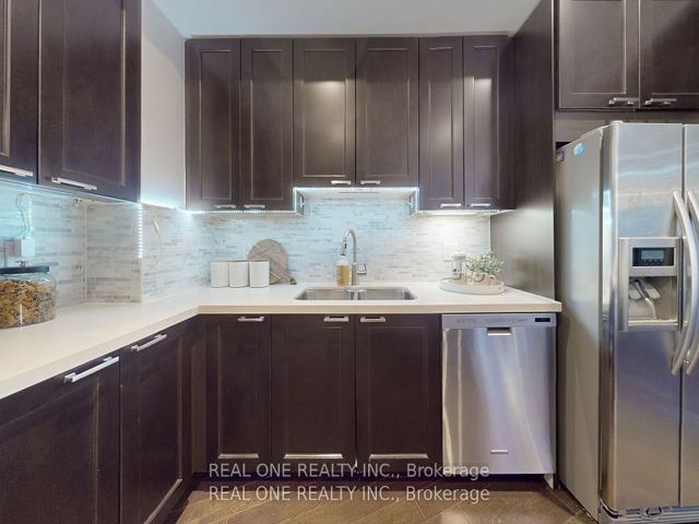 Th 49 - 115 Harrison Garden Blvd