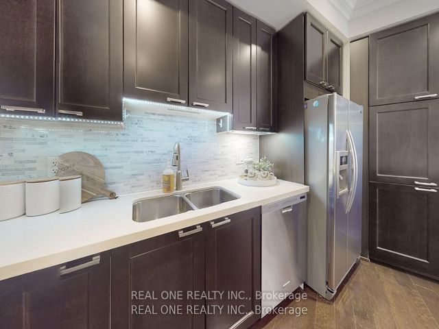 Th 49 - 115 Harrison Garden Blvd