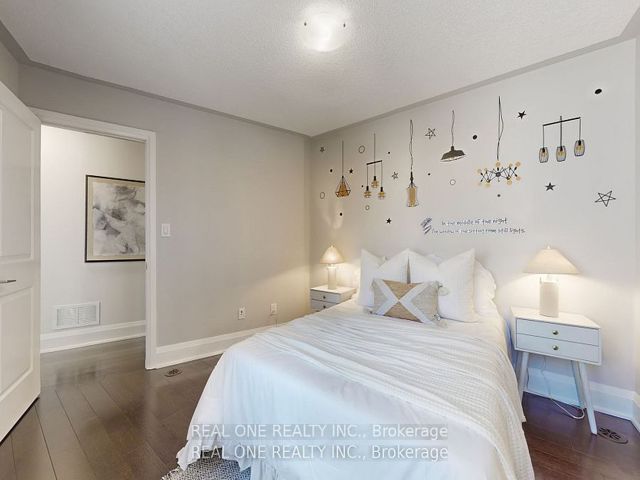 Th 49 - 115 Harrison Garden Blvd