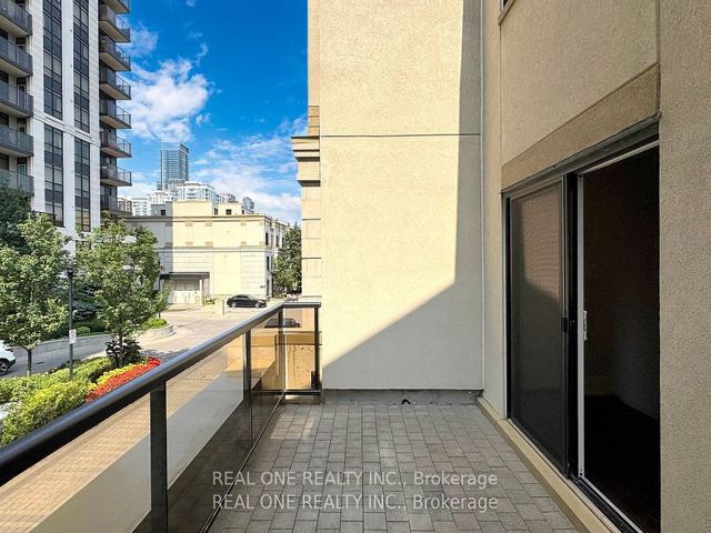 Th 49 - 115 Harrison Garden Blvd