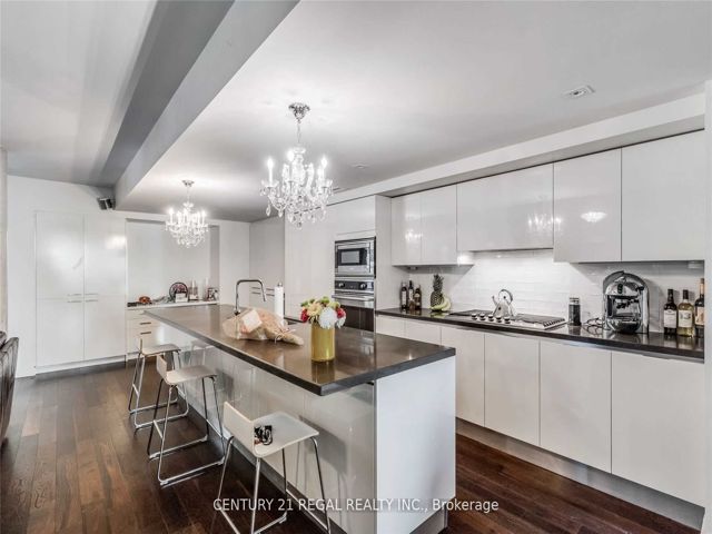 201 - 500 Wellington St W