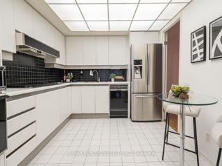 402 - 401 Queens Quay W
