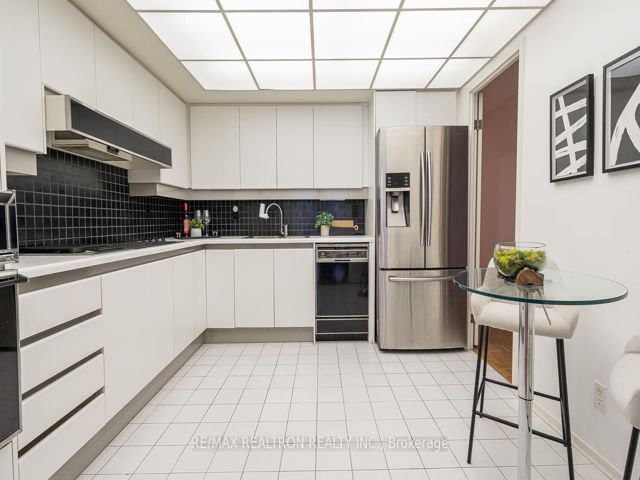 402 - 401 Queens Quay W
