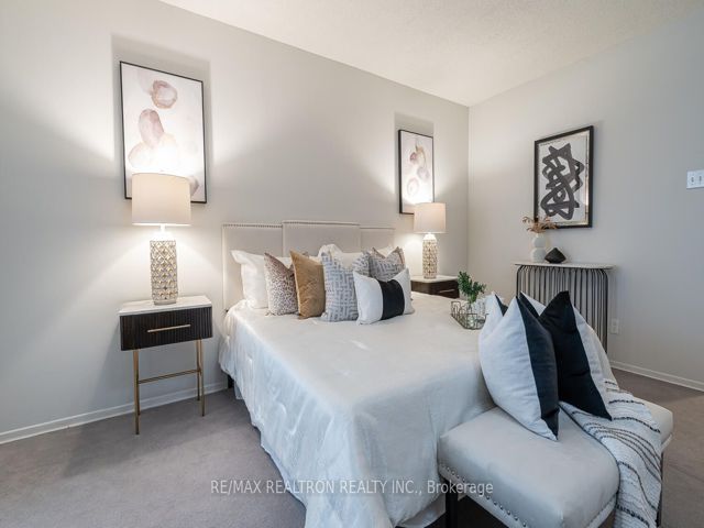 402 - 401 Queens Quay W
