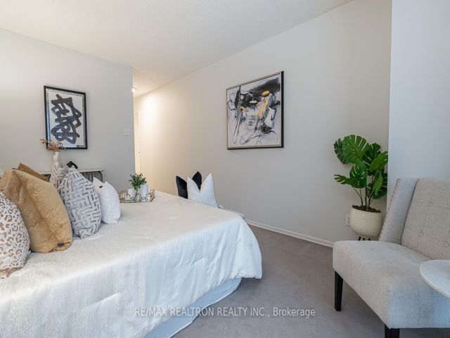 402 - 401 Queens Quay W