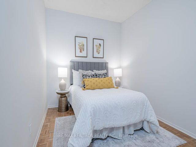 402 - 401 Queens Quay W