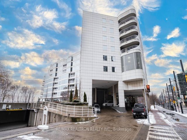 402 - 401 Queens Quay W