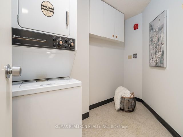 402 - 401 Queens Quay W