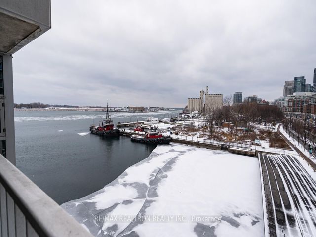 402 - 401 Queens Quay W