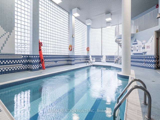 402 - 401 Queens Quay W