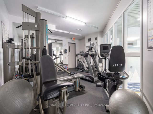 402 - 401 Queens Quay W