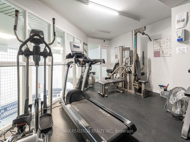 402 - 401 Queens Quay W