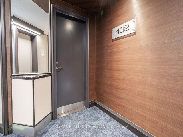 402 - 401 Queens Quay W