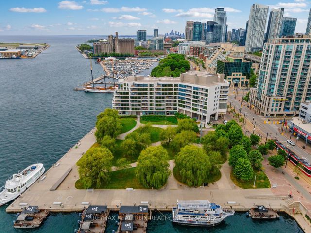 402 - 401 Queens Quay W