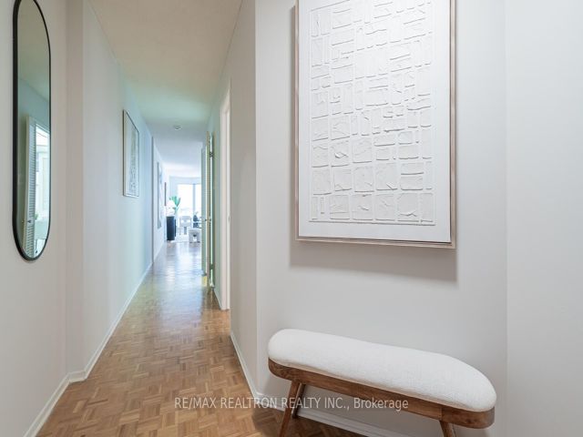 402 - 401 Queens Quay W