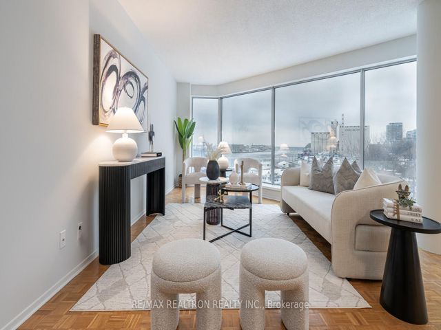 402 - 401 Queens Quay W