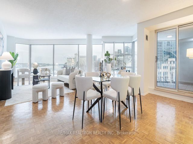 402 - 401 Queens Quay W