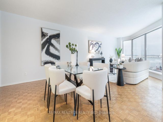 402 - 401 Queens Quay W