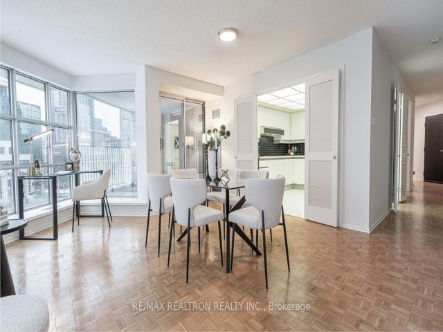 402 - 401 Queens Quay W