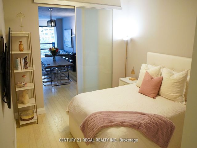 403 - 224 King Street West St W
