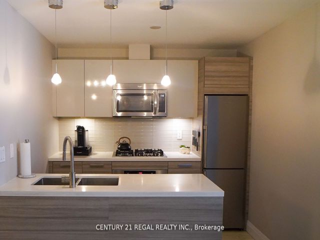 403 - 224 King Street West St W