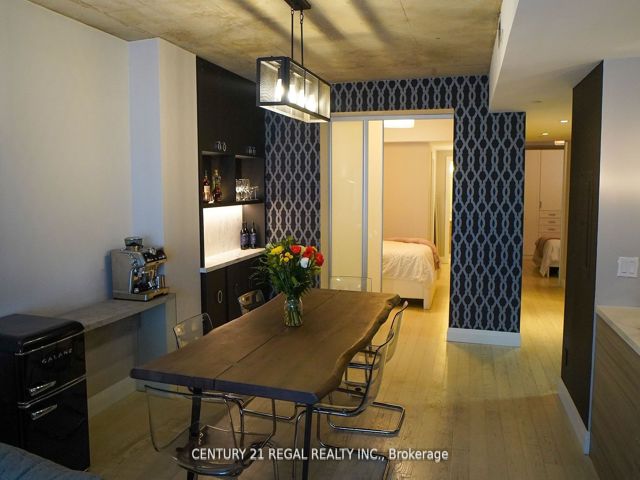 403 - 224 King Street West St W