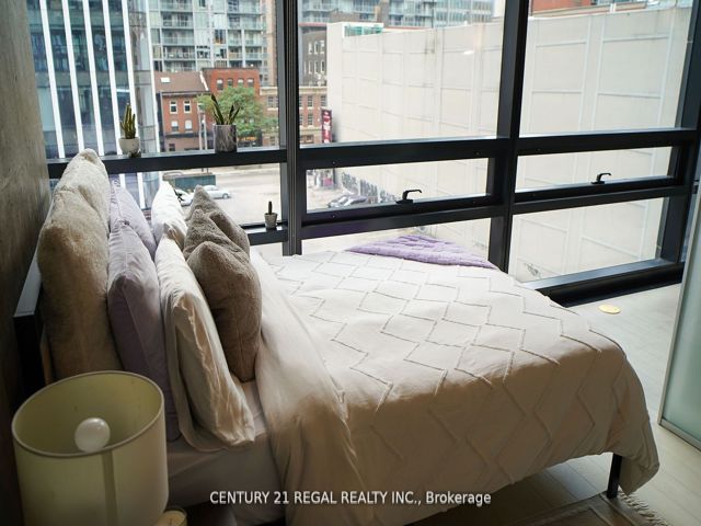403 - 224 King Street West St W