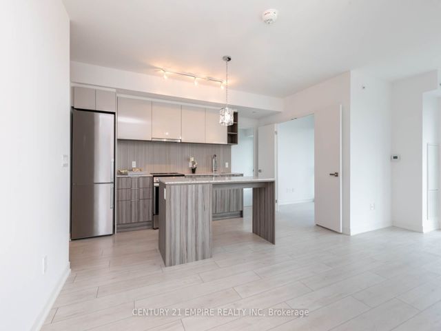 502 - 31 Tippett Rd