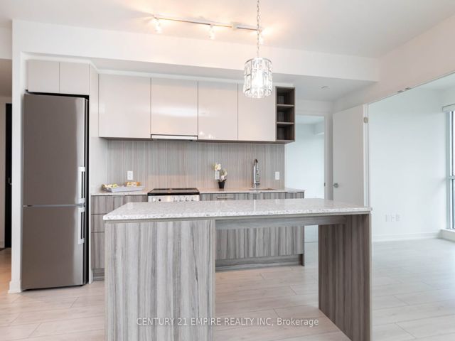 502 - 31 Tippett Rd