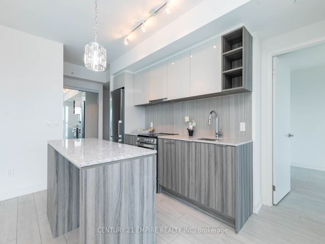 502 - 31 Tippett Rd