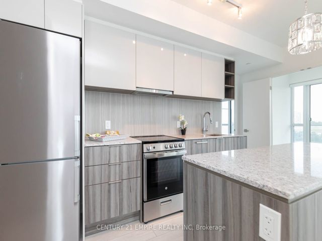 502 - 31 Tippett Rd