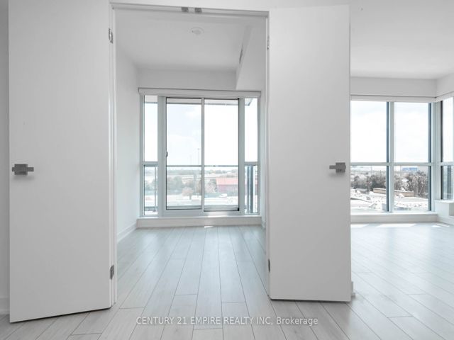 502 - 31 Tippett Rd