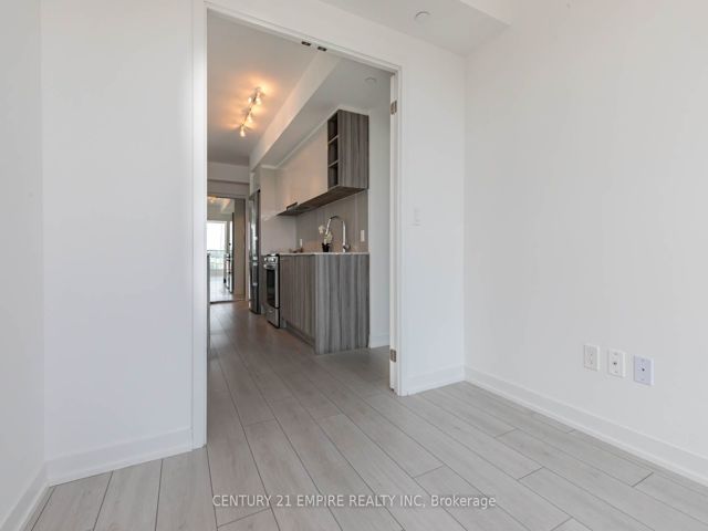 502 - 31 Tippett Rd